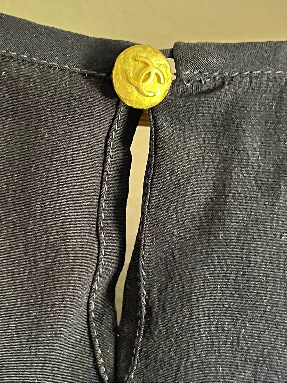 CHANEL Navy Silk Sleeveless Blouse Gold CC Button Keyhole Back 40